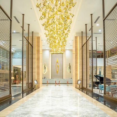 Gumaya Tower Hotel Semarang Kültér fotó