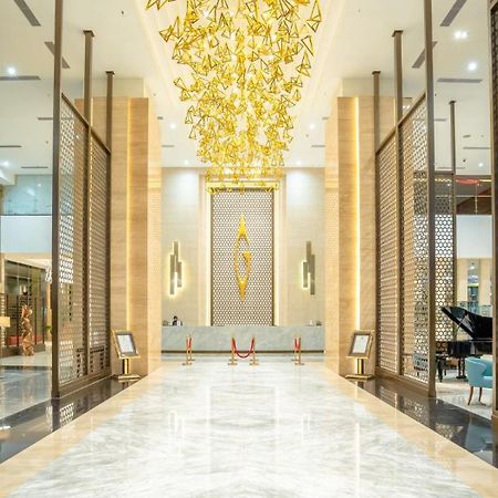 Gumaya Tower Hotel Semarang Kültér fotó