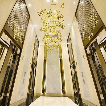 Gumaya Tower Hotel Semarang Kültér fotó