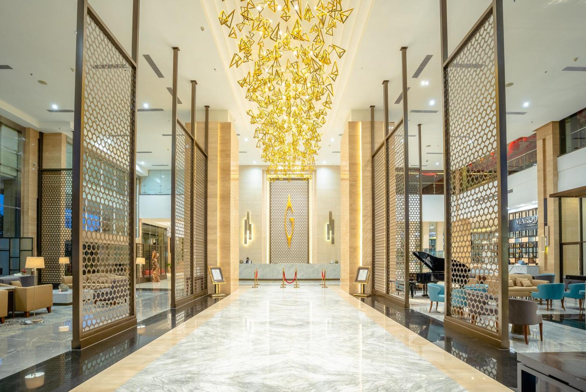 Gumaya Tower Hotel Semarang Kültér fotó