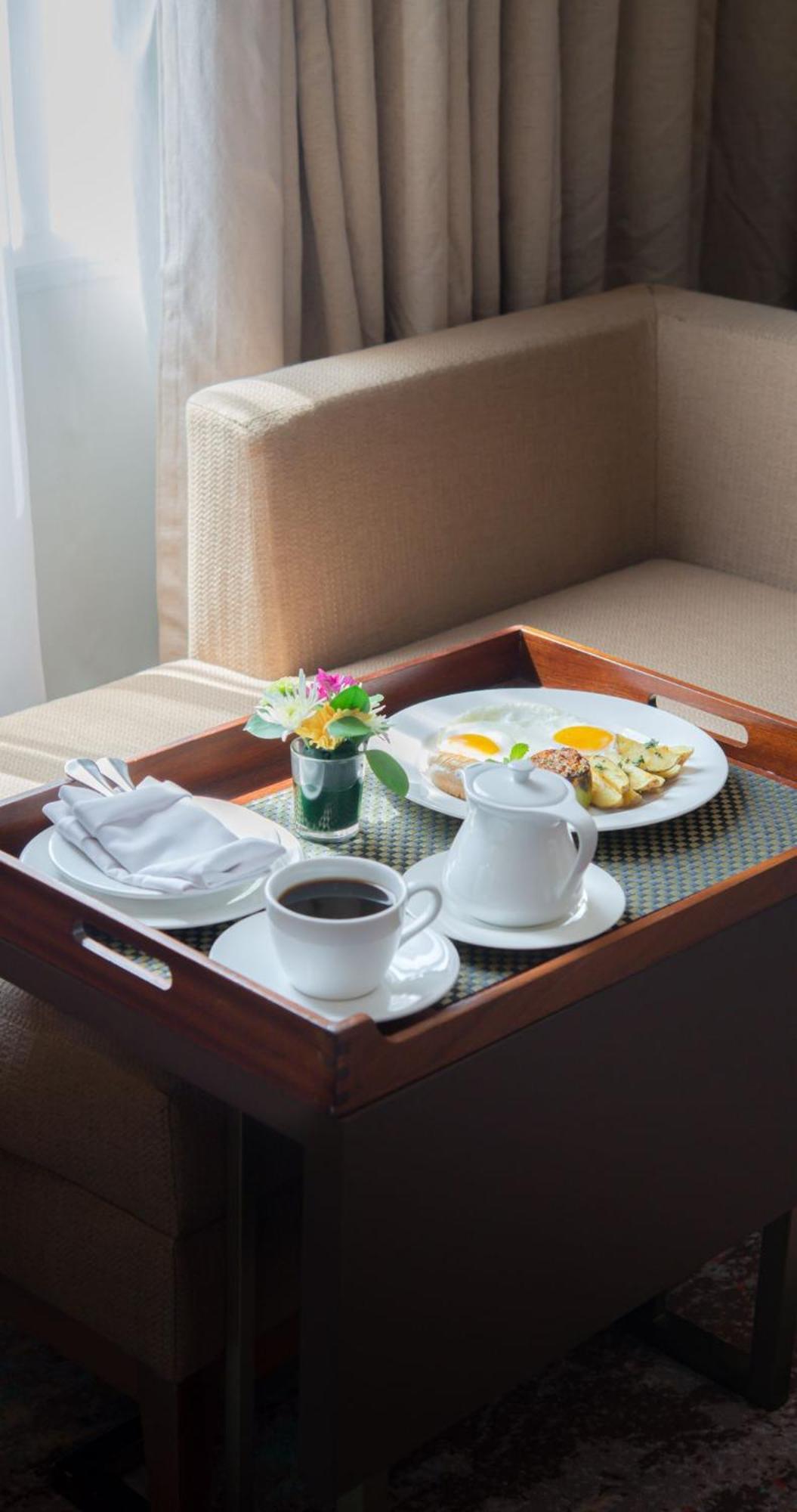 Gumaya Tower Hotel Semarang Kültér fotó
