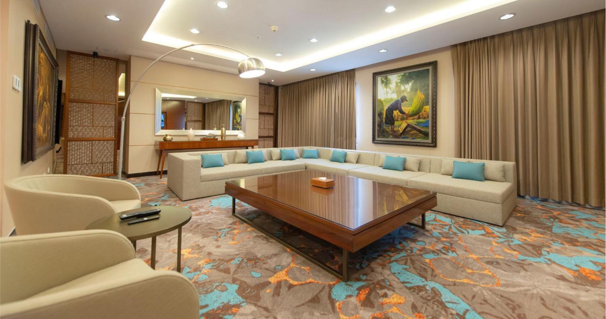 Gumaya Tower Hotel Semarang Kültér fotó