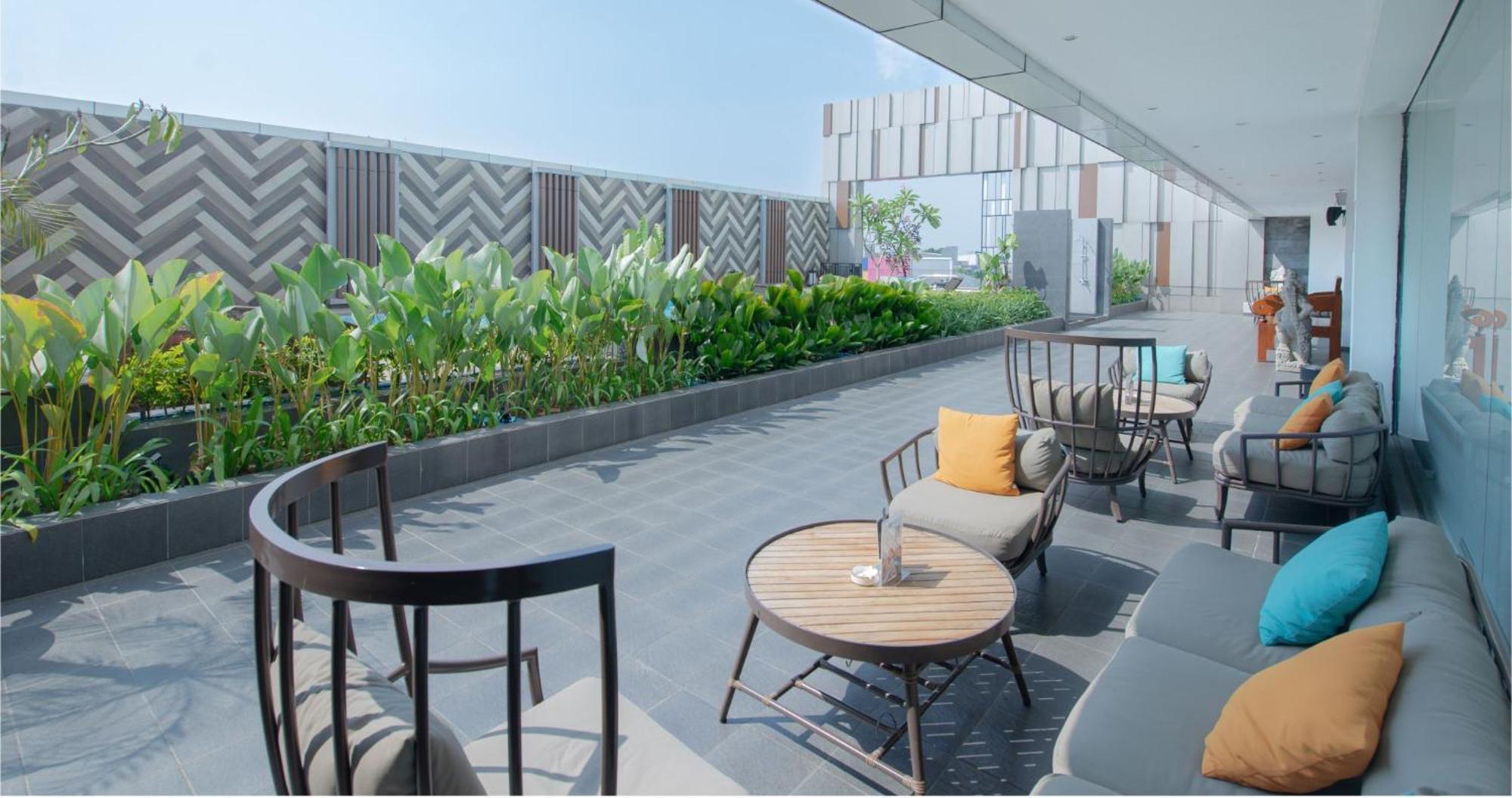 Gumaya Tower Hotel Semarang Kültér fotó