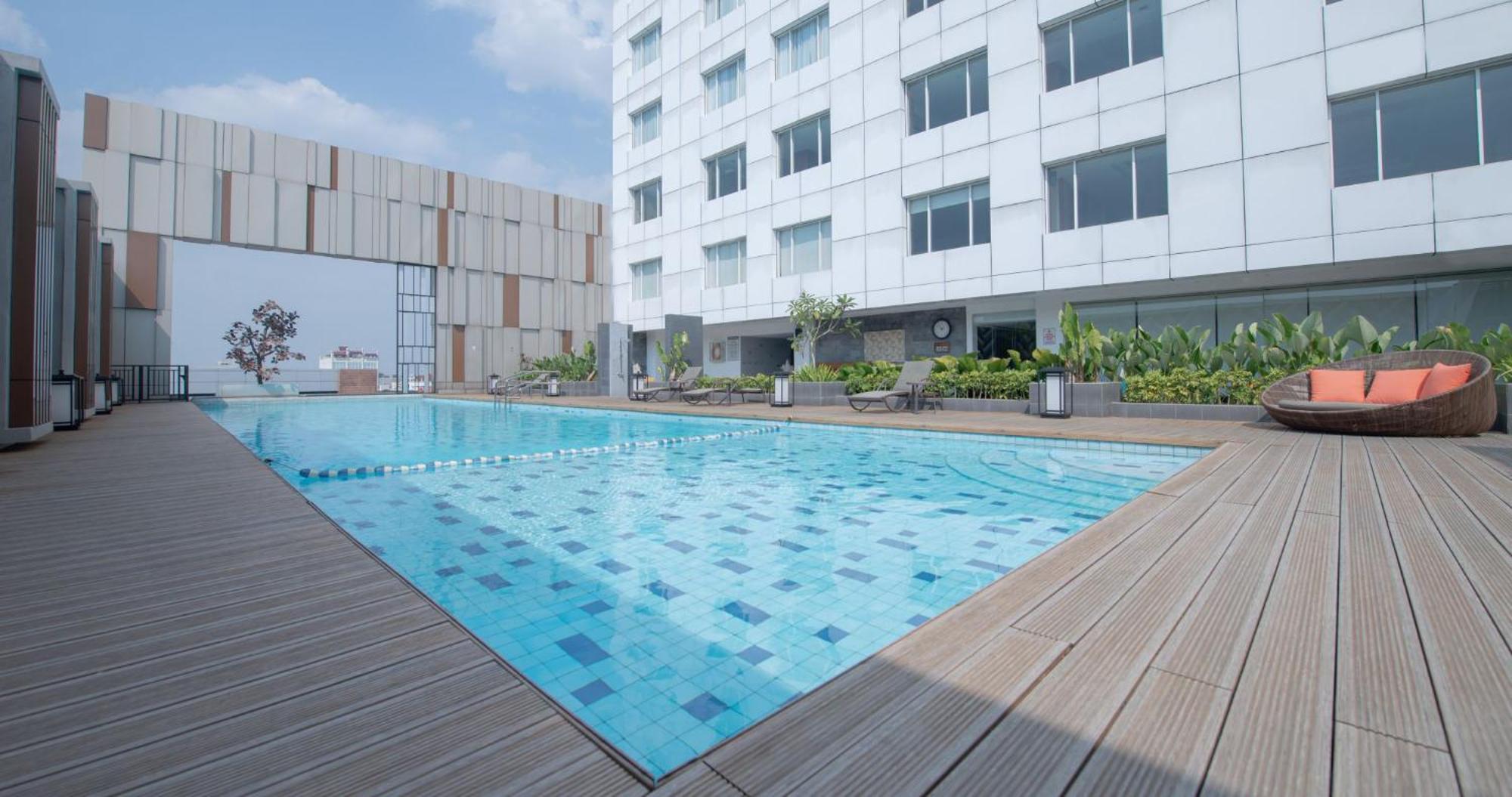 Gumaya Tower Hotel Semarang Kültér fotó