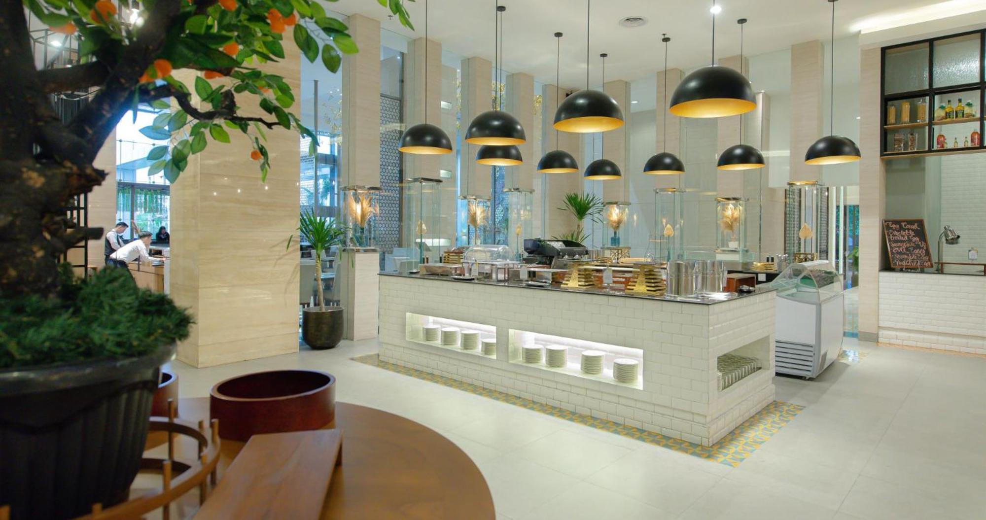 Gumaya Tower Hotel Semarang Kültér fotó