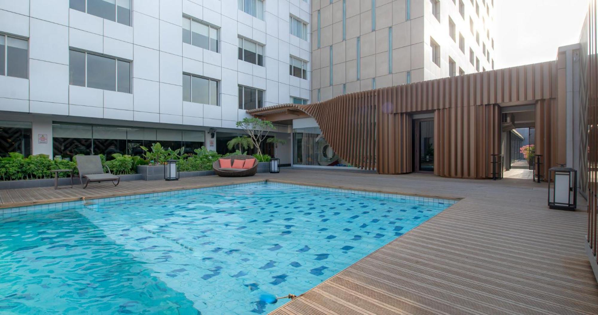 Gumaya Tower Hotel Semarang Kültér fotó