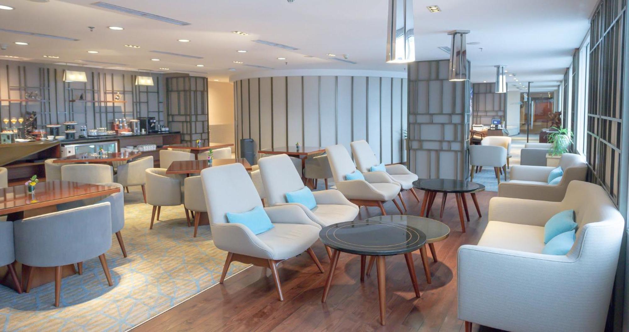 Gumaya Tower Hotel Semarang Kültér fotó