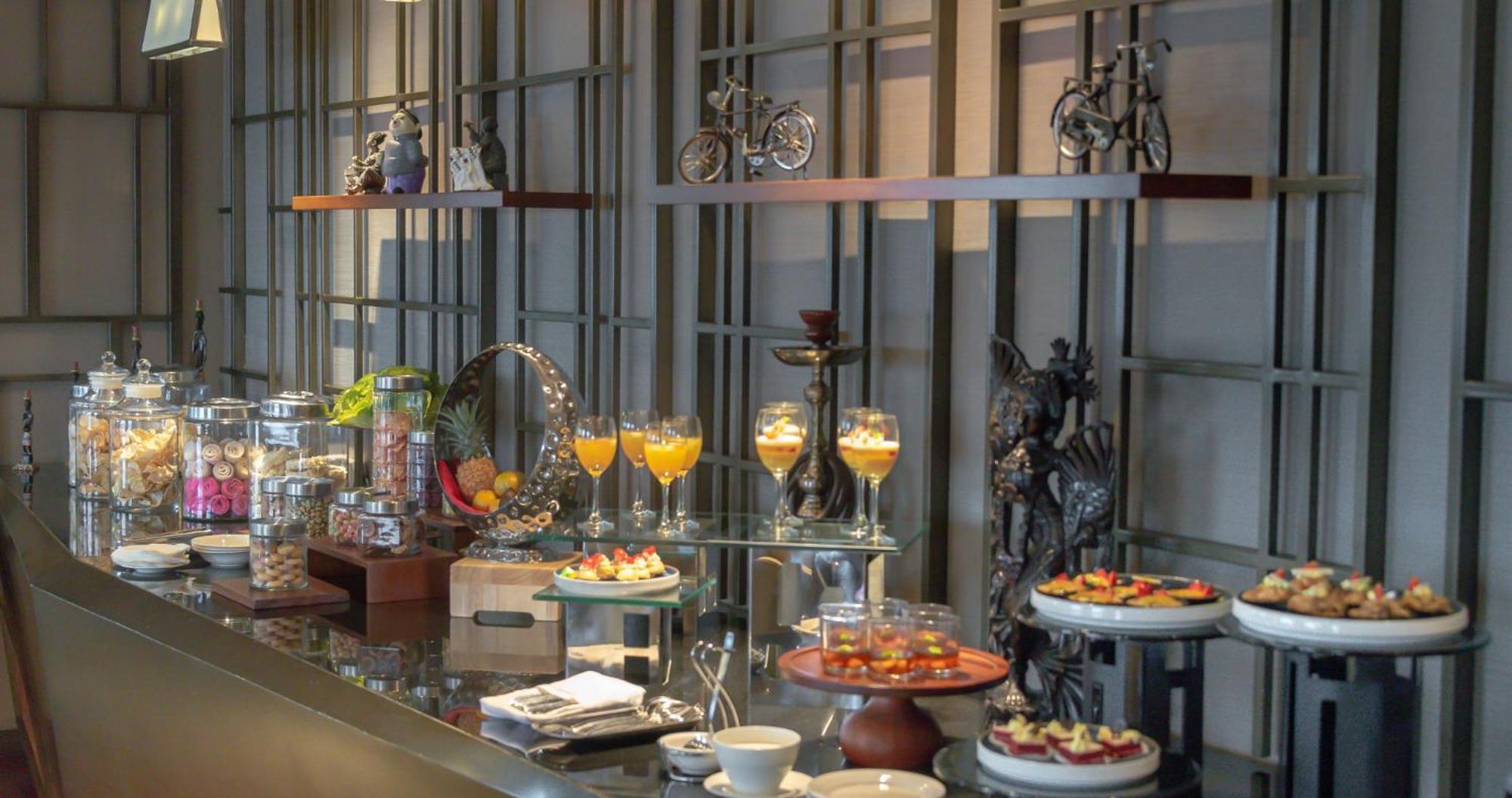 Gumaya Tower Hotel Semarang Kültér fotó
