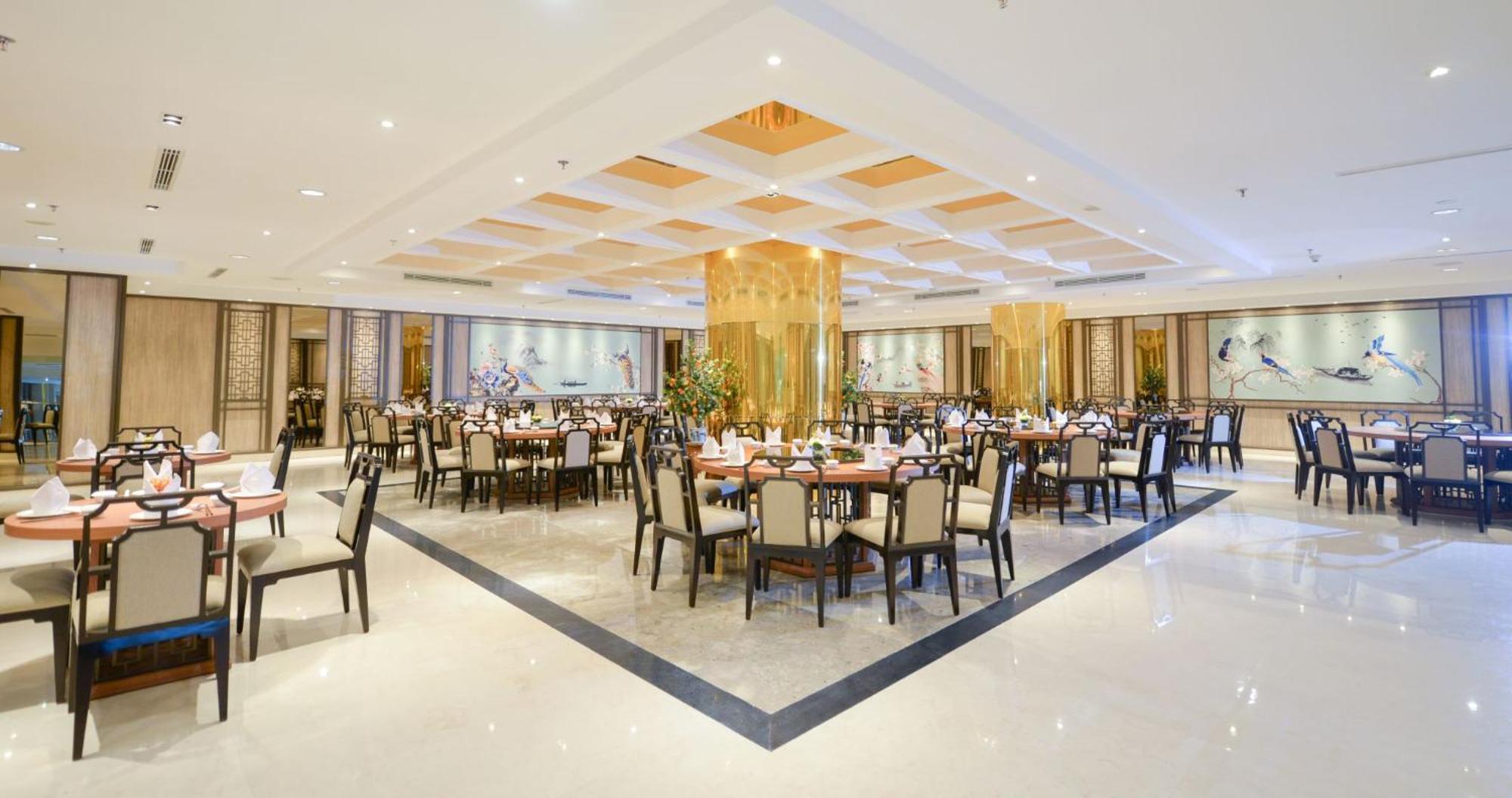 Gumaya Tower Hotel Semarang Kültér fotó
