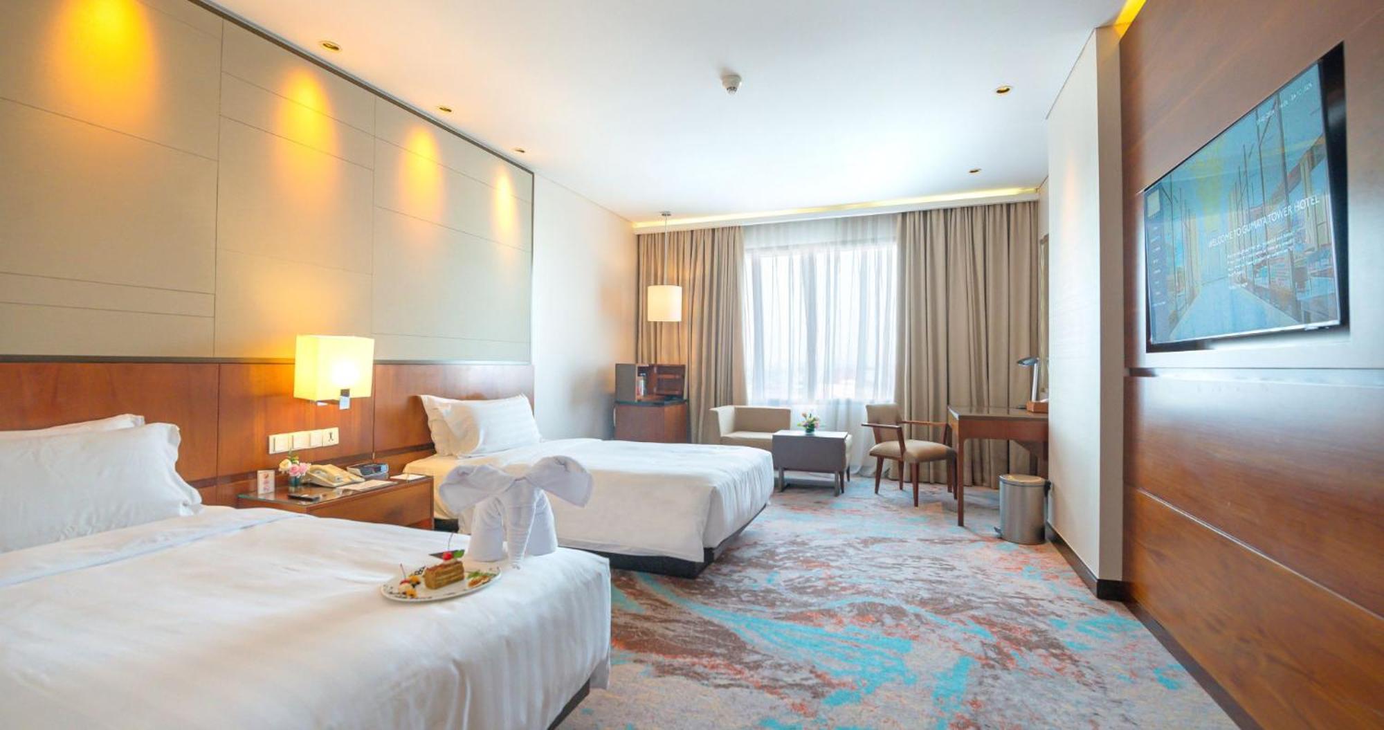 Gumaya Tower Hotel Semarang Kültér fotó