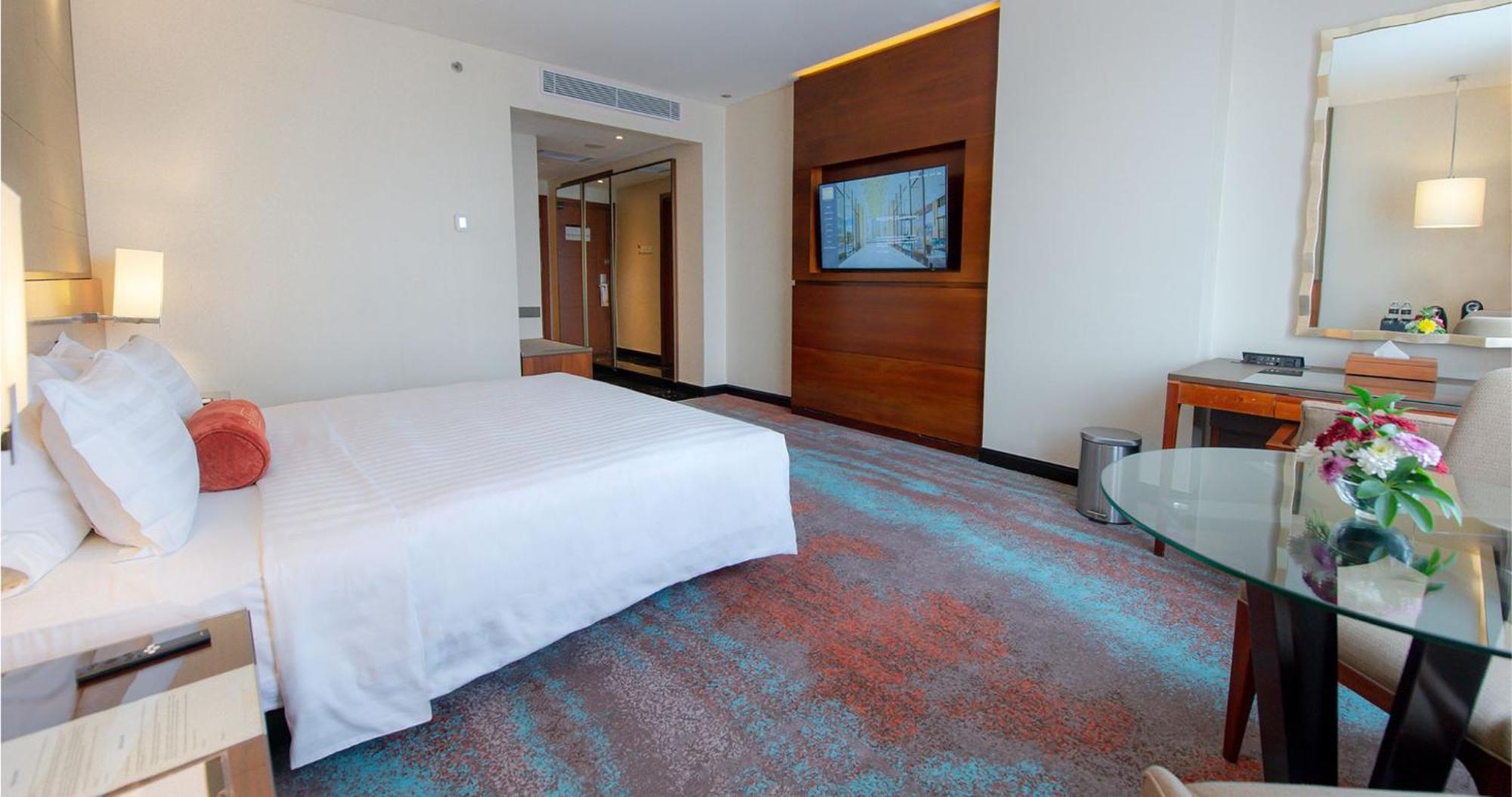 Gumaya Tower Hotel Semarang Kültér fotó
