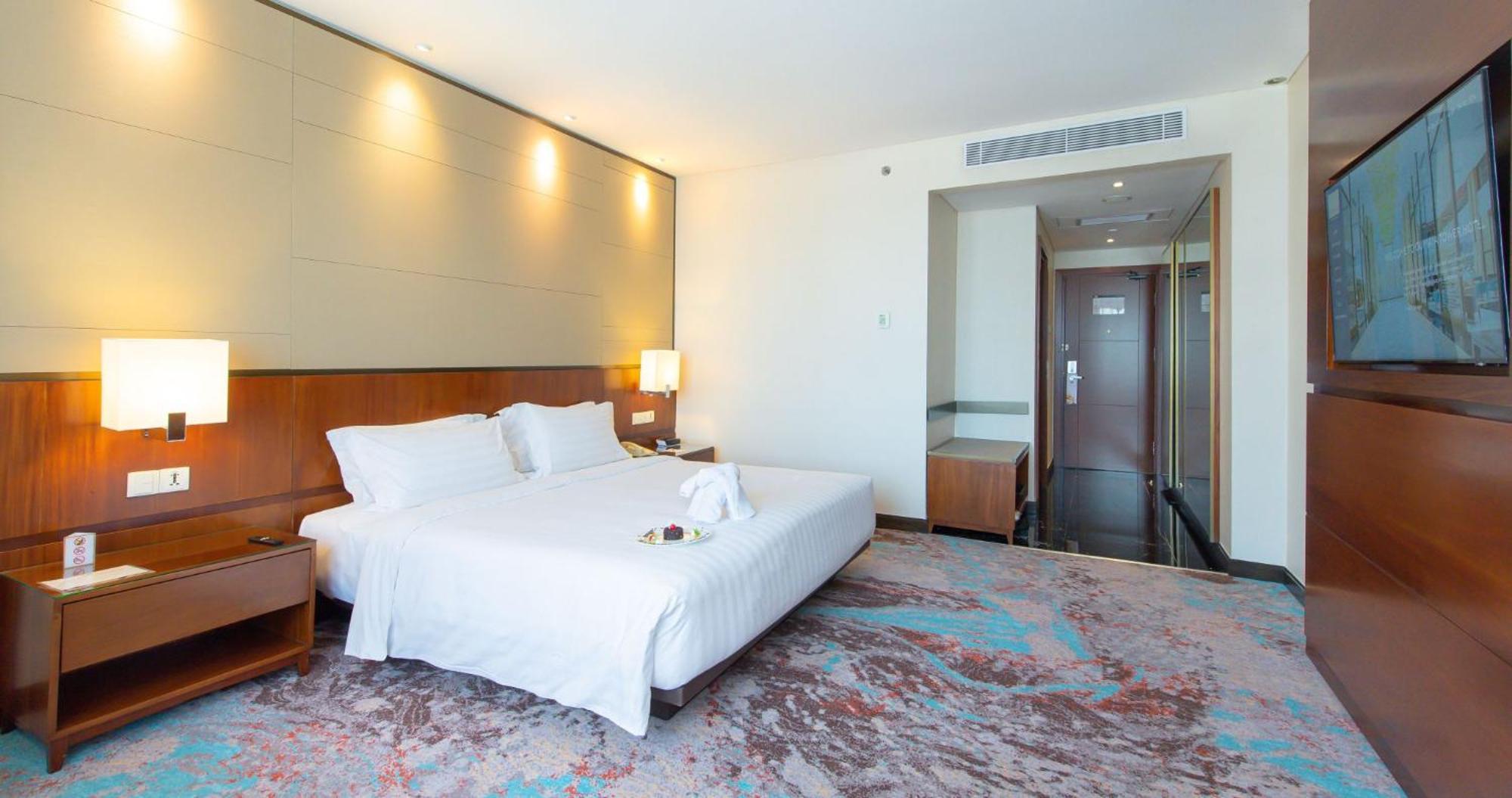 Gumaya Tower Hotel Semarang Kültér fotó