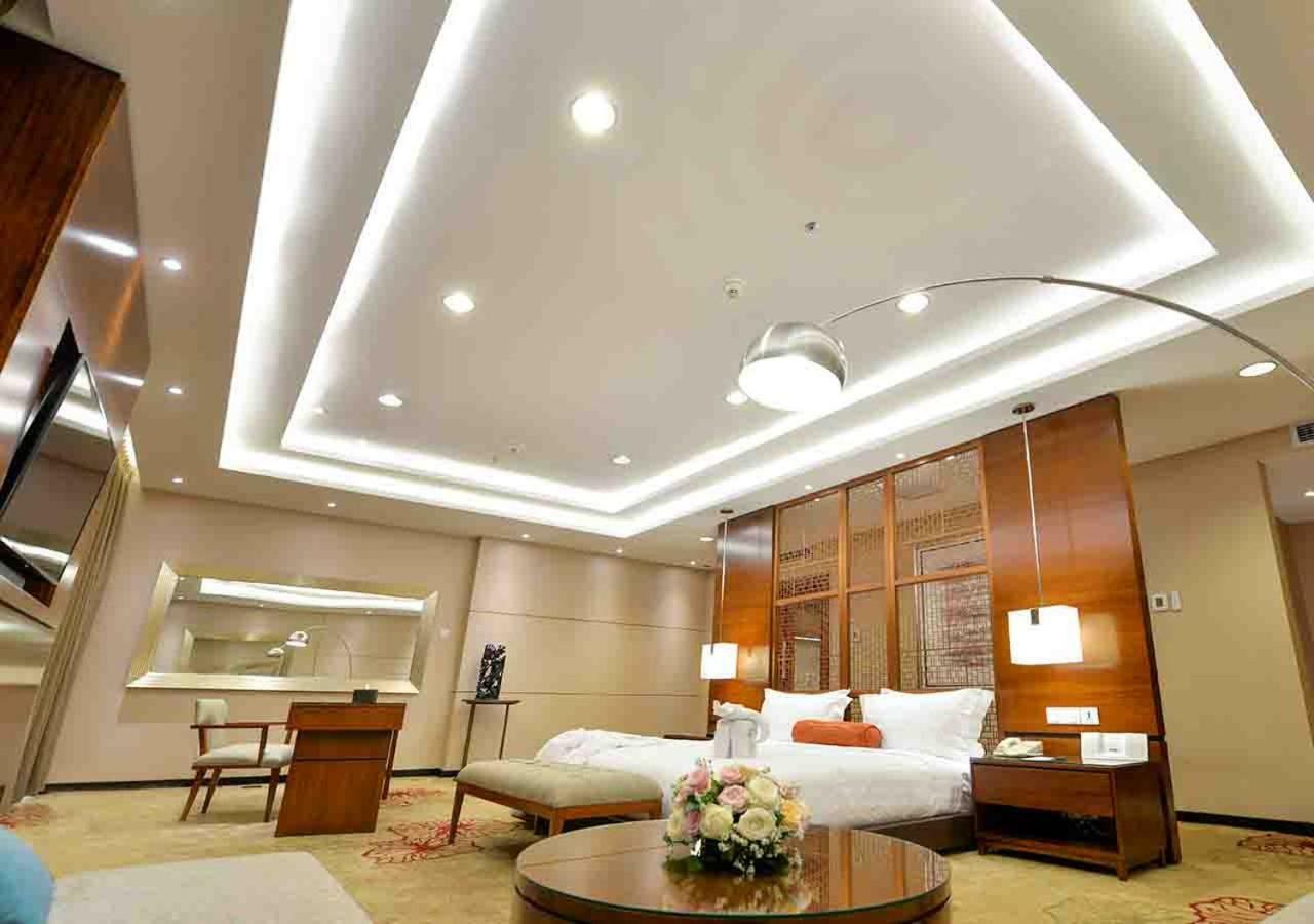 Gumaya Tower Hotel Semarang Kültér fotó