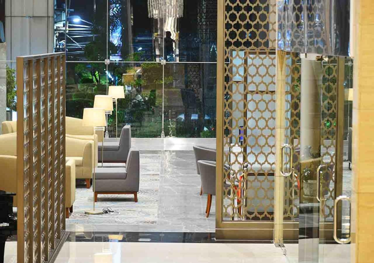 Gumaya Tower Hotel Semarang Kültér fotó