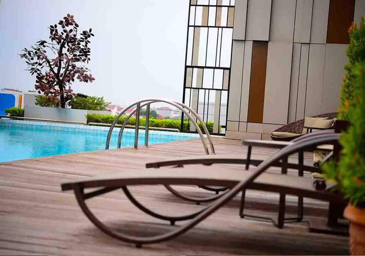 Gumaya Tower Hotel Semarang Kültér fotó