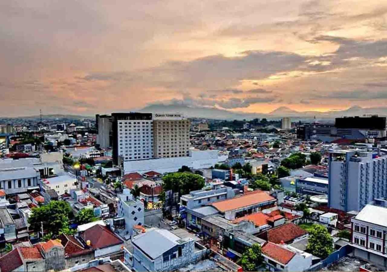 Gumaya Tower Hotel Semarang Kültér fotó