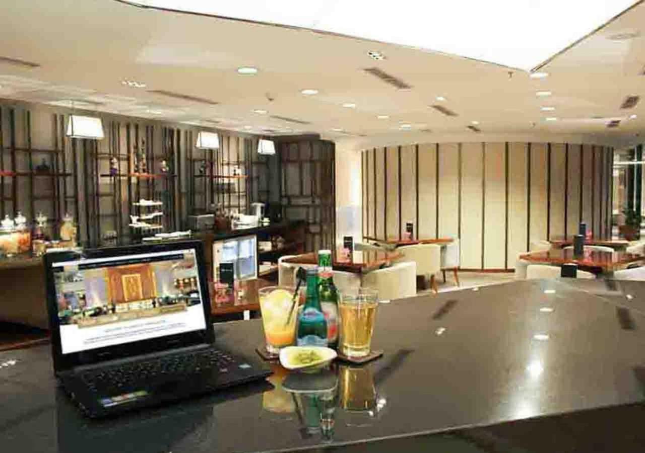 Gumaya Tower Hotel Semarang Kültér fotó